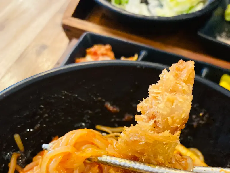 새콤달콤한 돈카츠 쫄면