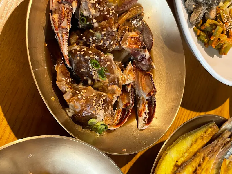 윤기가 흐르는 금게장