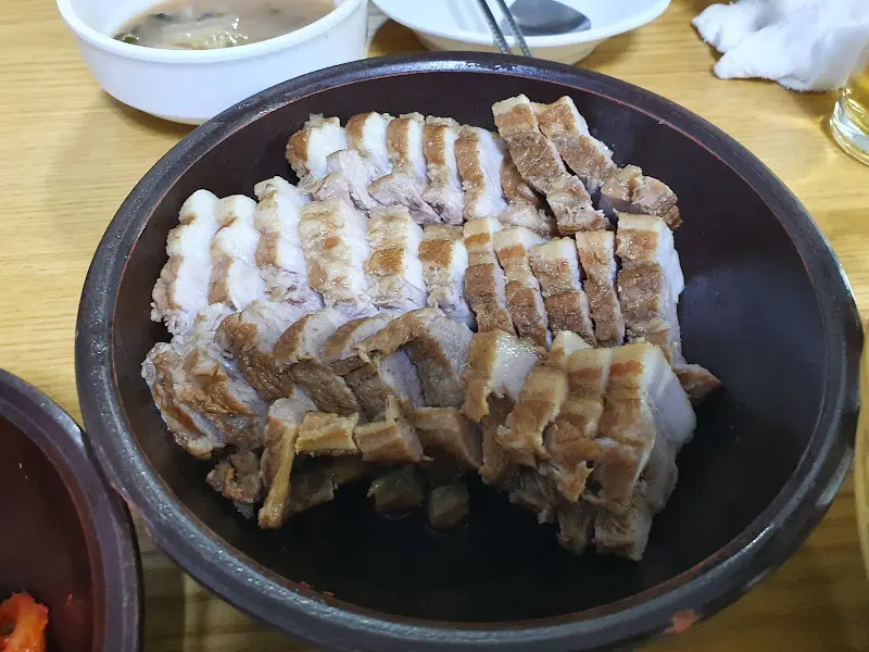 윤기가 흐르는 일품보쌈