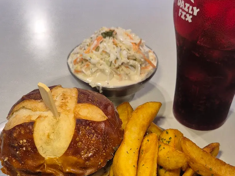 더블치즈버거와 감자튀김, 코울슬로