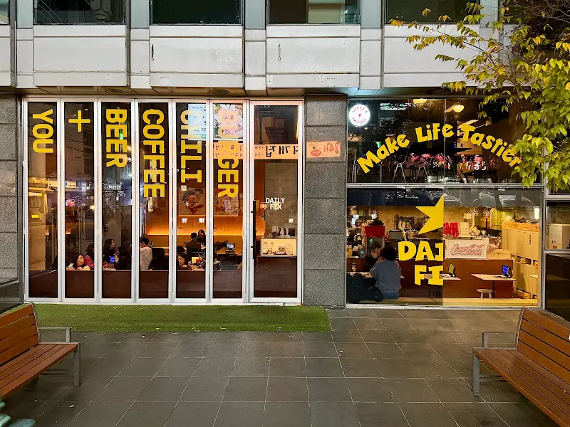 데일리픽스 강남본점 통유리창