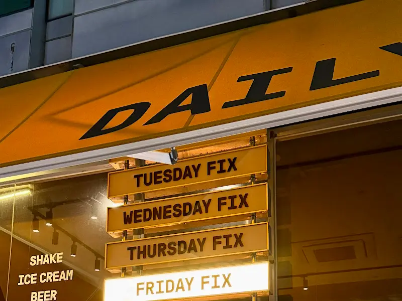 데일리픽스 강남본점 간판