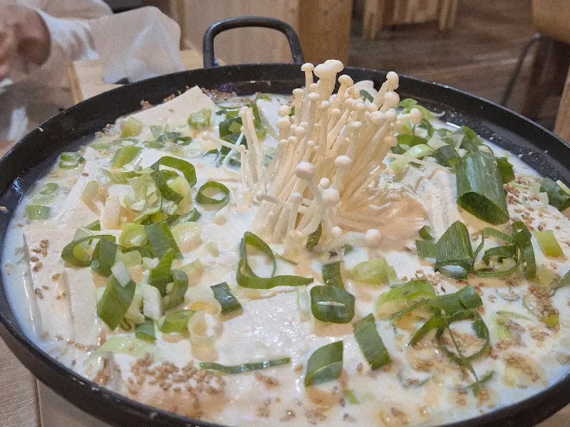 뽀얀 맑은 두부전골