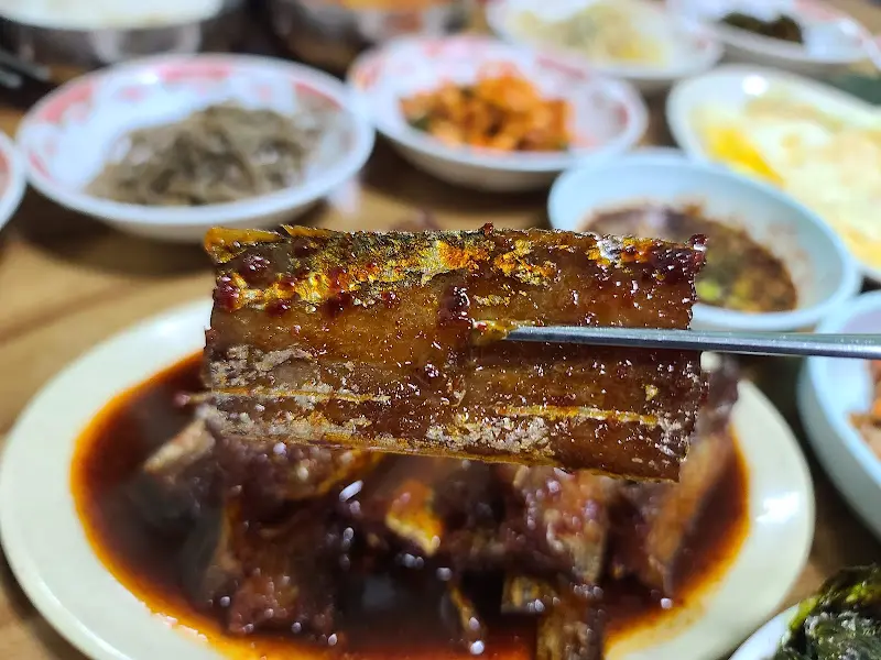 윤기가 흐르는 생선조림