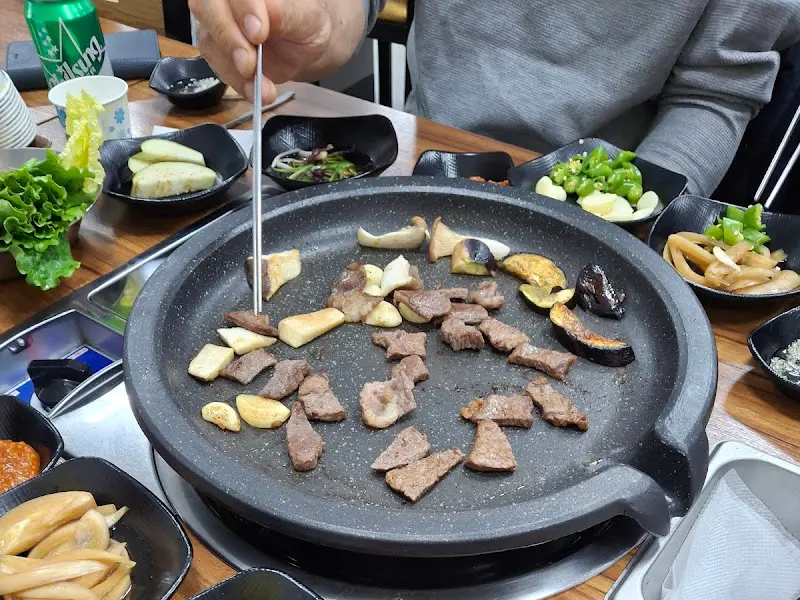 노릇하게 구워진 고기