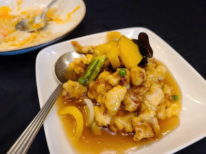 윤기가 흐르는 닭고기 탕수육