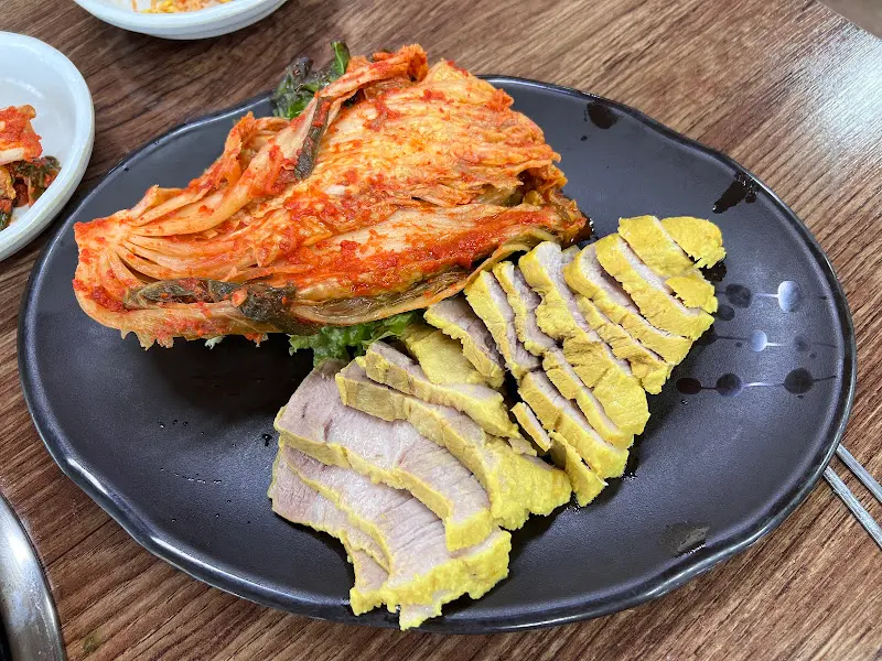 두부수육정식 메인 메뉴