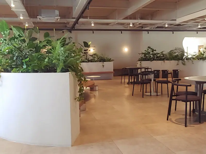 넓은 테이블 공간