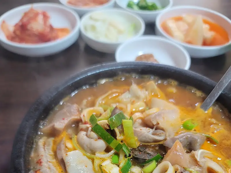 국물에 잠긴 푸짐한 건더기