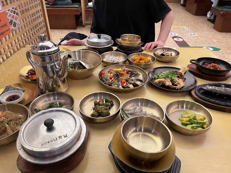 푸짐하게 차려진 한 상