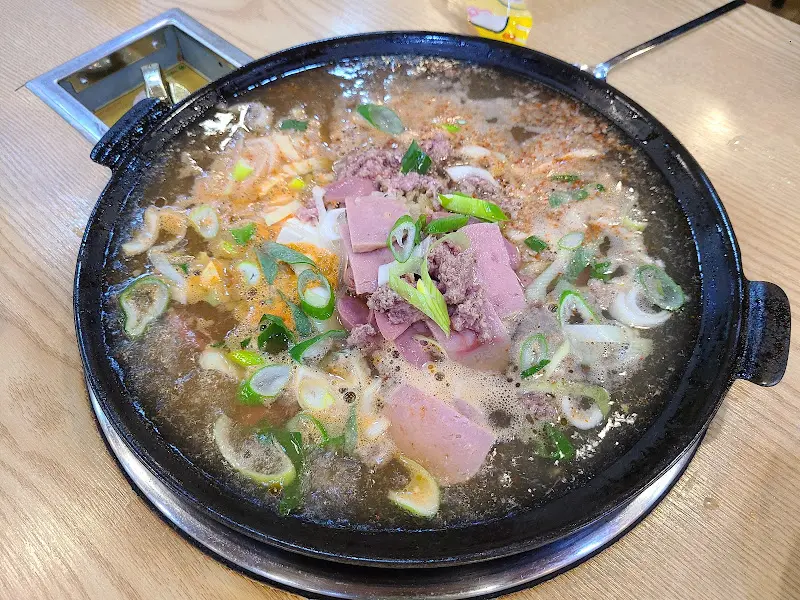 끓기 전 부대찌개
