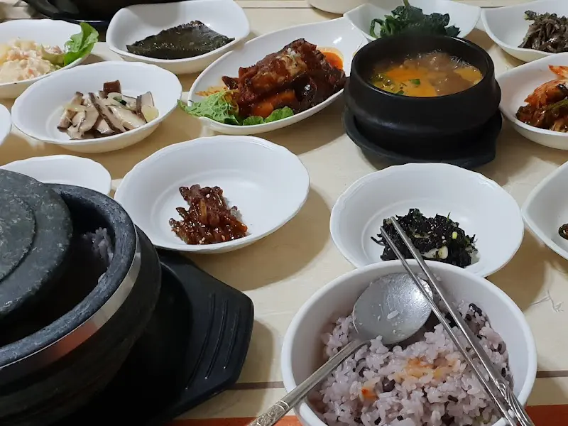 김치찌개가 담긴 뚝배기