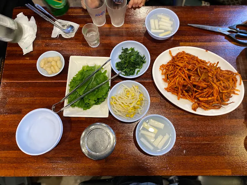 오징어보쌈 한 상 차림