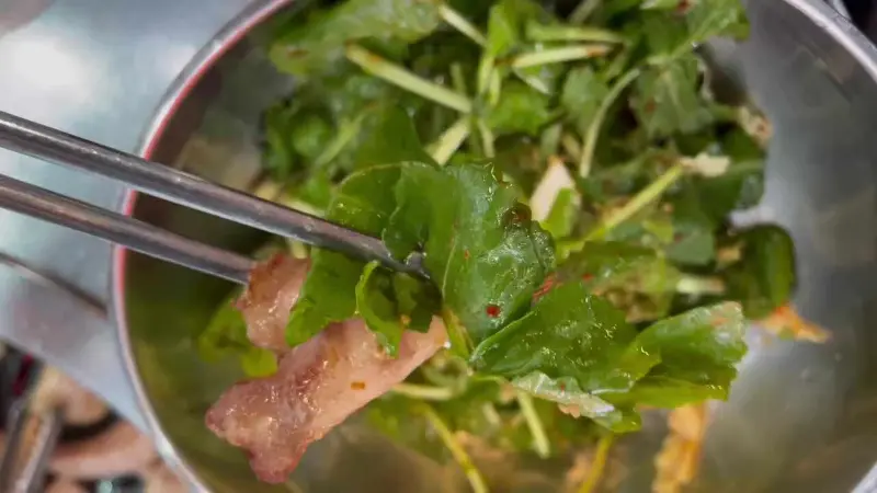 신선한 야채와 함께 즐기는 뒷고기