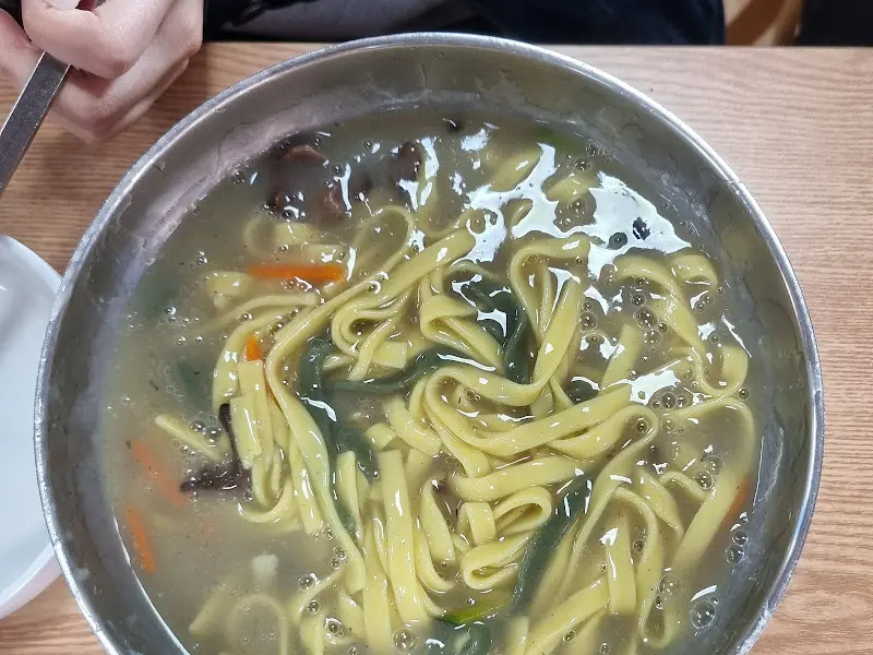 능이칼국수