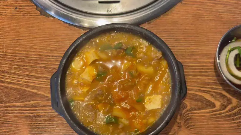 뚝배기에 담겨 나온 된장찌개
