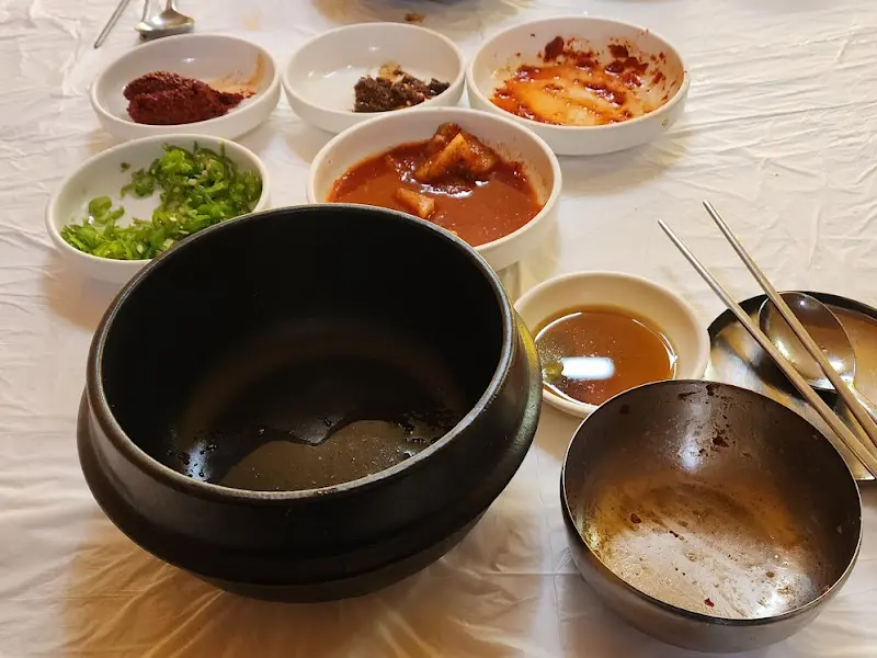 길모퉁이식당 기본 반찬 세팅