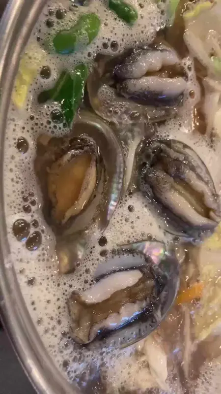 전복이 들어간 해물 전골