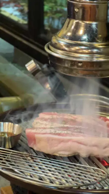 잘 익은 흑돼지 오겹살