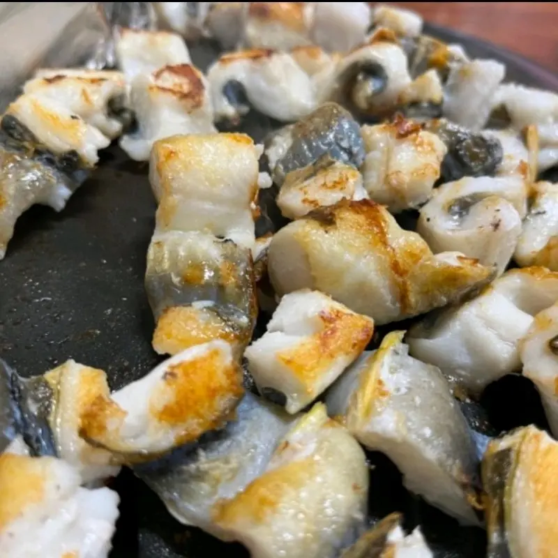 노릇하게 구워진 장어