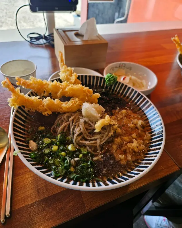 소바의 면과 고명