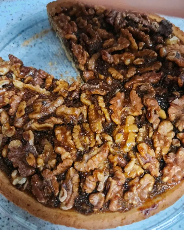 호두가 듬뿍 올라간 호두 파이