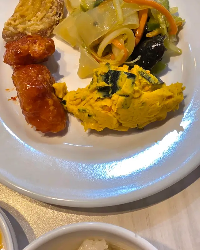 다채로운 샐러드바 메뉴