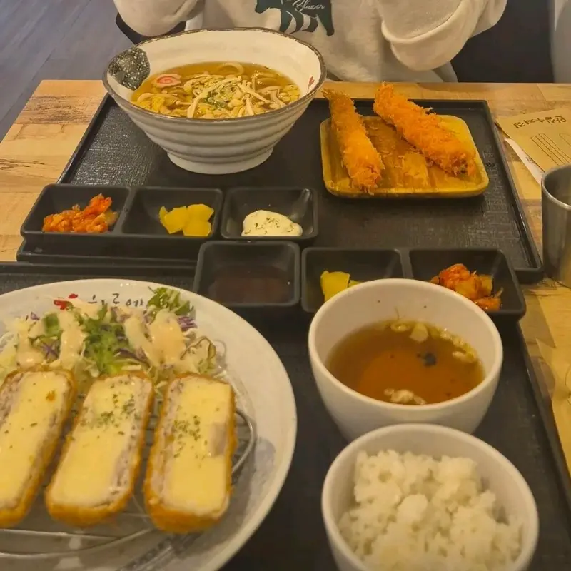 정갈하게 차려진 한 상 차림