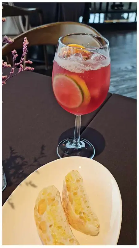 식전빵과 샹그리아