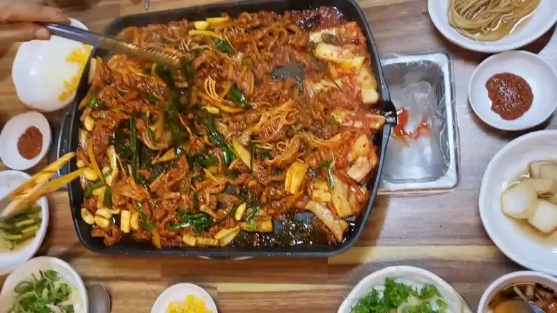 매콤한 양념 오리 구이