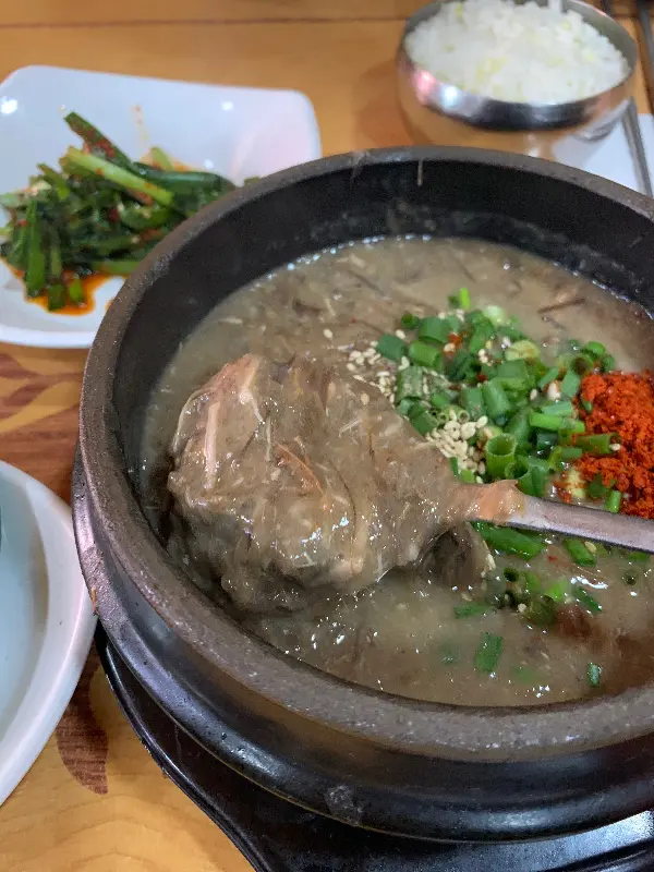 고소한 향이 가득한 전복돌솥밥