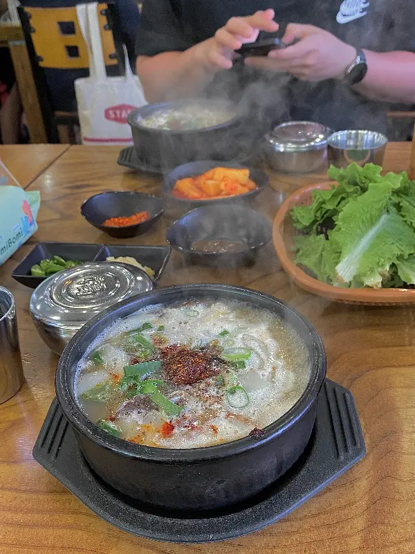 초벌구이된 흑돼지의 모습