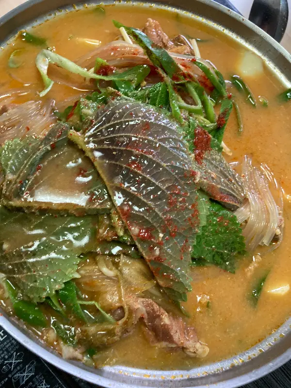 감자탕 속 뼈다귀의 자태