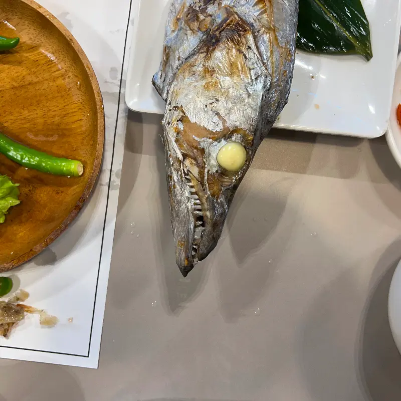 노릇하게 구워진 옥돔구이