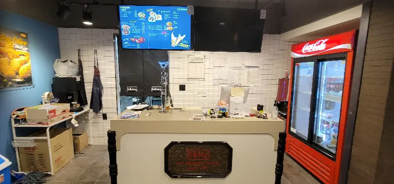 깔끔하게 정돈된 매장 내부