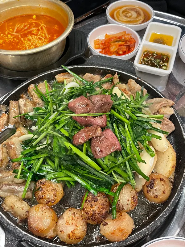 얼큰하고 시원한 김치찌개