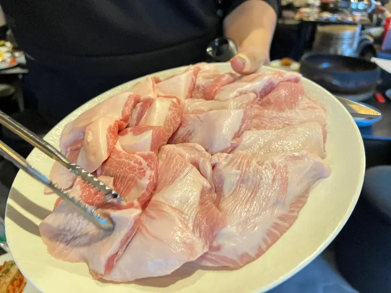 신선한 꽃삼겹살의 모습