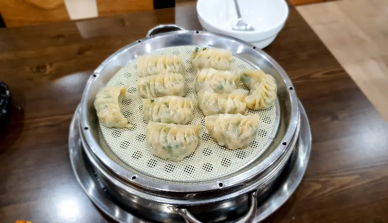 윤기가 자르르 흐르는 만두