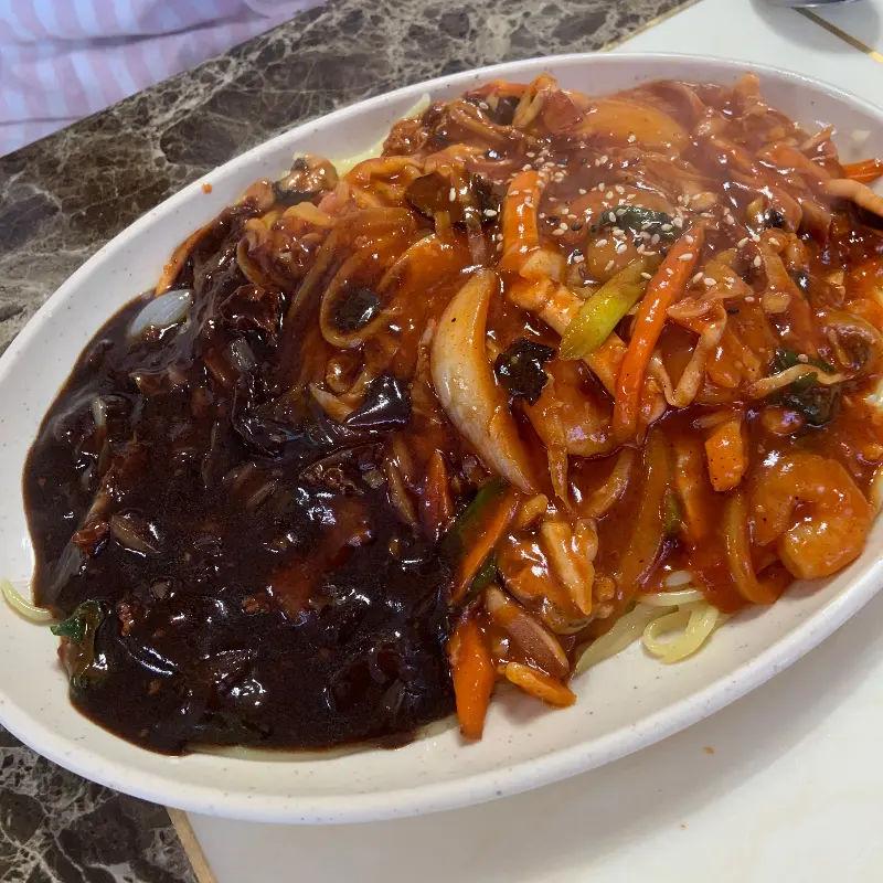 짜장과 비빔의 콜라보, 볶음짬짜면