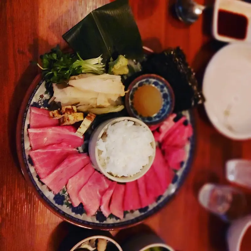 신선한 육회 한 접시