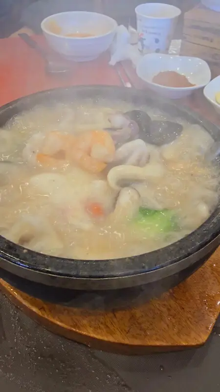 보글보글 끓는 해물 누룽지탕