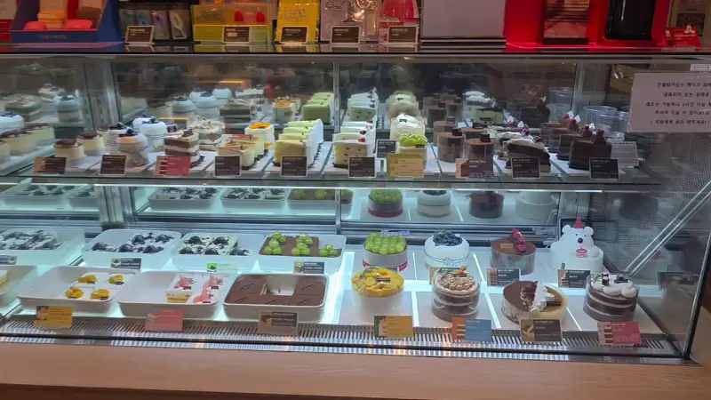 투썸플레이스 케이크 쇼케이스