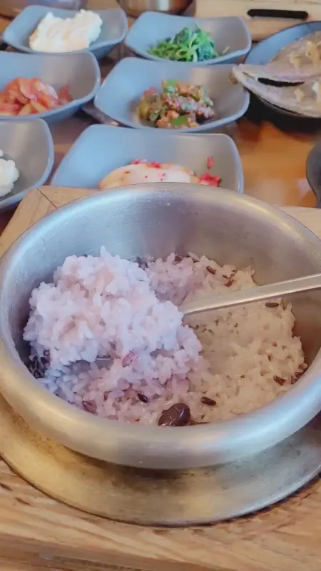 윤기 흐르는 솥밥