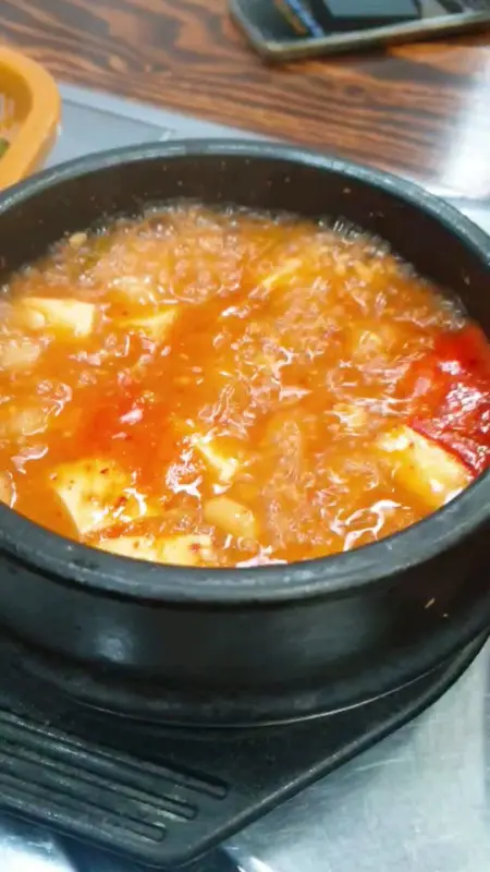 두부가 듬뿍 들어간 된장찌개