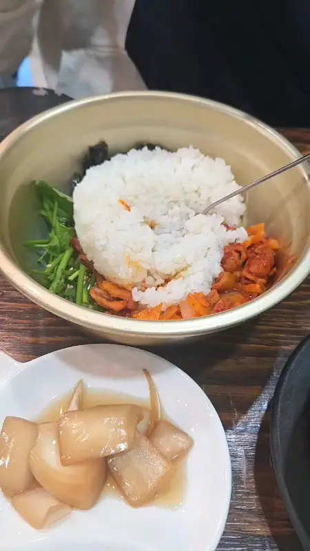 비빔밥 슥삭슥삭