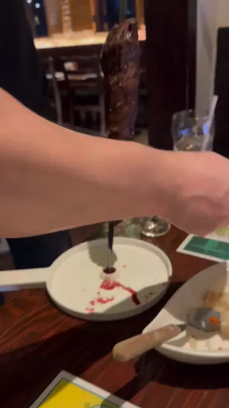 슈하스코 썰어주는 영상 썸네일