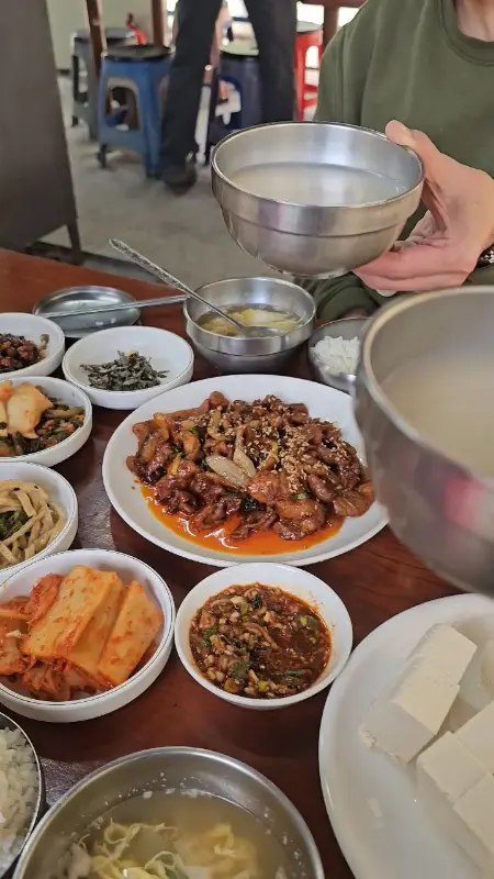 윤기가 자르르 흐르는 돼지불고기