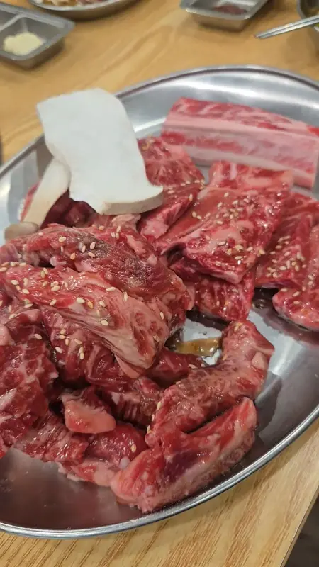 윤기가 흐르는 소갈비살
