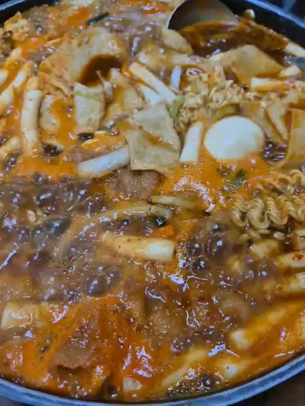 맛있게 끓고 있는 즉석 떡볶이