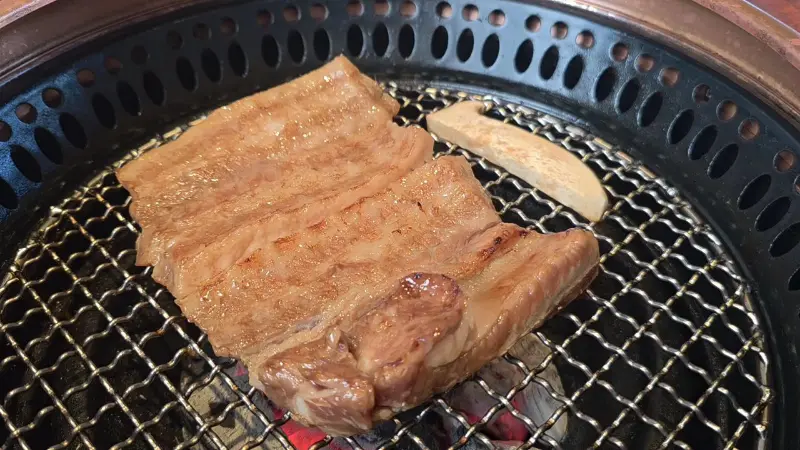 돼지갈비 굽는 모습